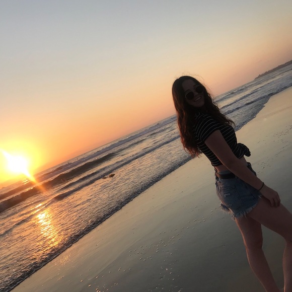 Meet your Posher, Ciara - Picture 1 of 1